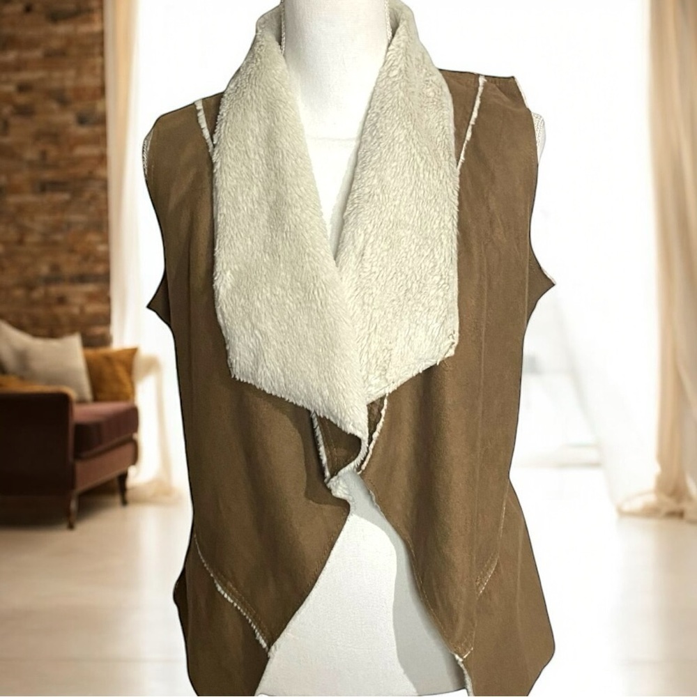 Me-Jane Faux Suede Waterfall Sherpa Lined Vest‎